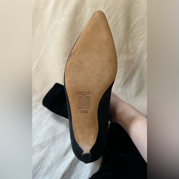 ❌SOLD❌Manolo Blahnik 1990s Velvet with Silk Ribbon Pointed Toe Boots - Picture 5 of 10